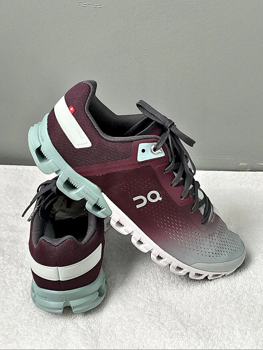 On Cloudflyer Women's Athletic Shoes Burgundy & Gray Like New. Size 10